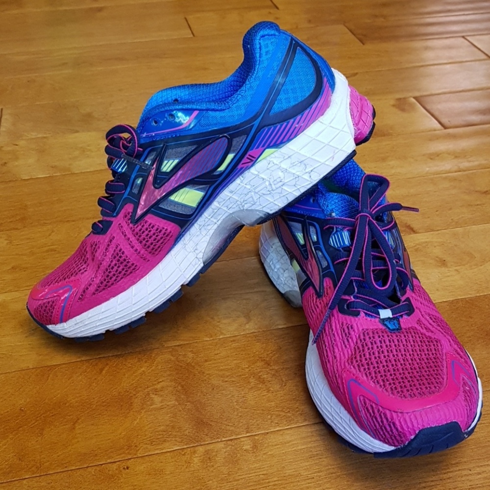 Brooks Ravenna Running Shoes size 8.5